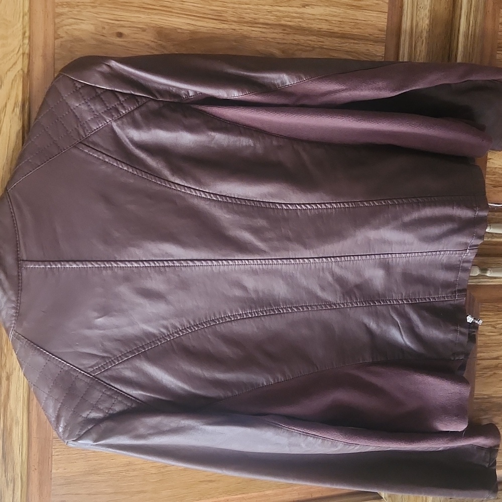 Women's Jacket - Picture 2 of 3